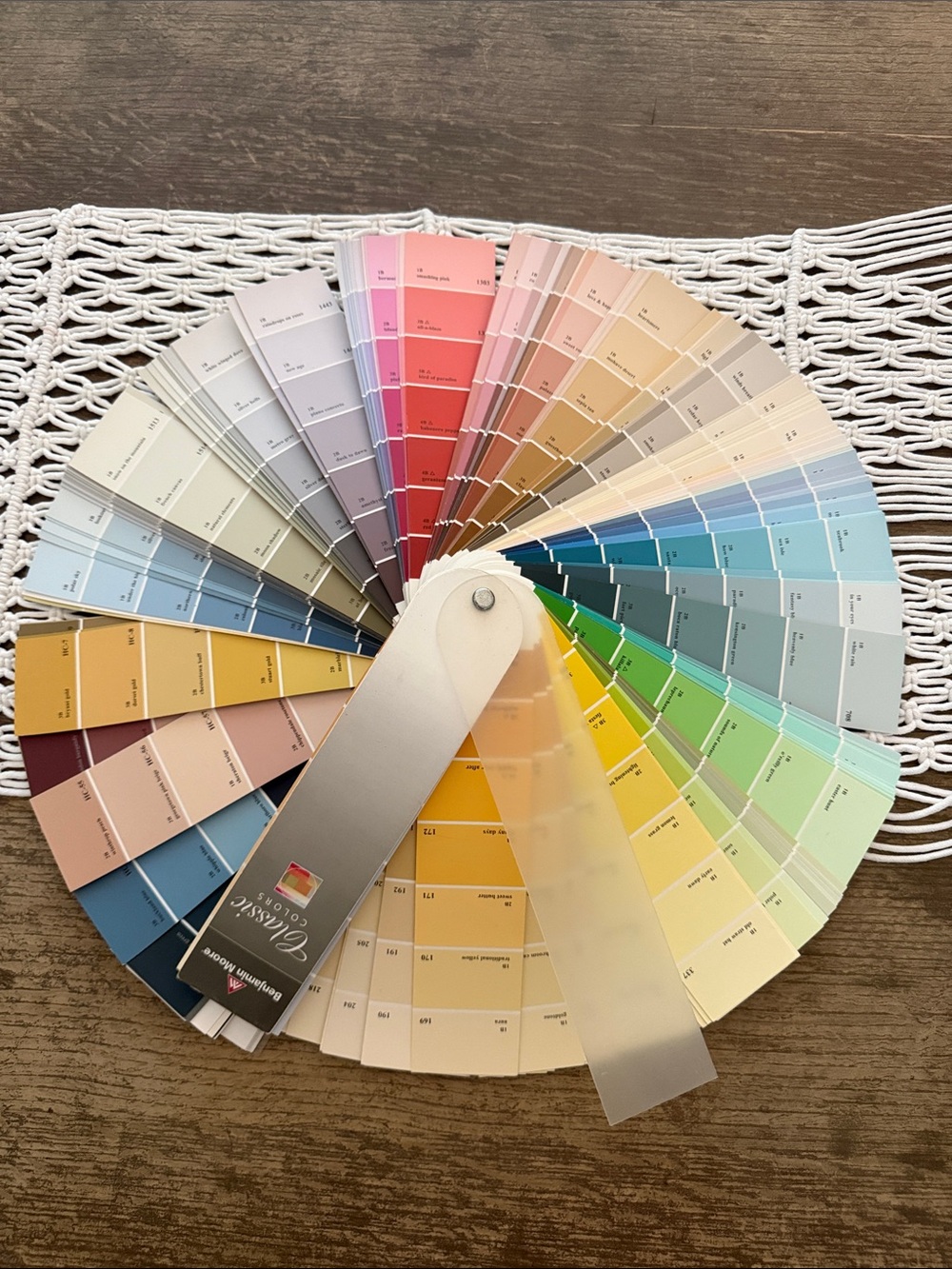 Vintage 2002 Benjamin Moore Classic Colors Paint Fan Deck Complete Color Guide